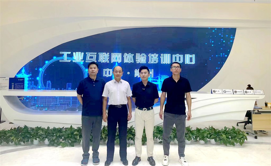 1執(zhí)行校長(zhǎng)孫利兵帶隊(duì)赴國(guó)佳云為（江蘇）信息科技有限公司開(kāi)展“訪企拓崗促就業(yè)”交流活動(dòng).jpg