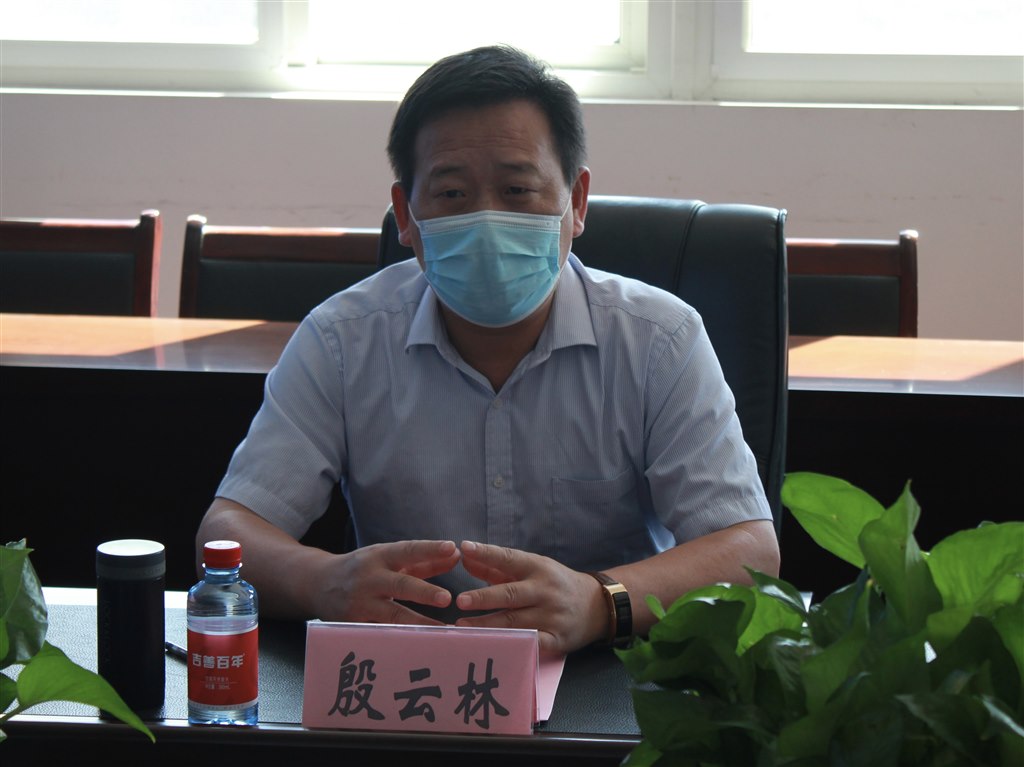 檢查組組長殷云林發(fā)言.jpg 檢查組組長殷云林發(fā)言.jpg