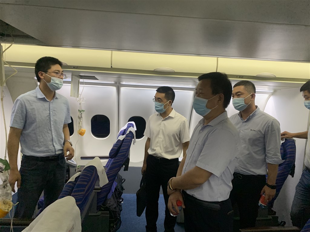 檢查實訓航空艙.jpg 檢查實訓航空艙.jpg