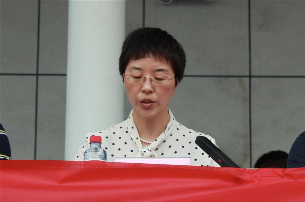 8學(xué)工處處長季艷宣布軍訓(xùn)編制名單.jpg 8學(xué)工處處長季艷宣布軍訓(xùn)編制名單.jpg