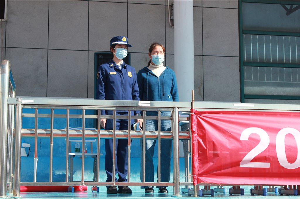 2現(xiàn)場指導(dǎo).JPG 2現(xiàn)場指導(dǎo).JPG