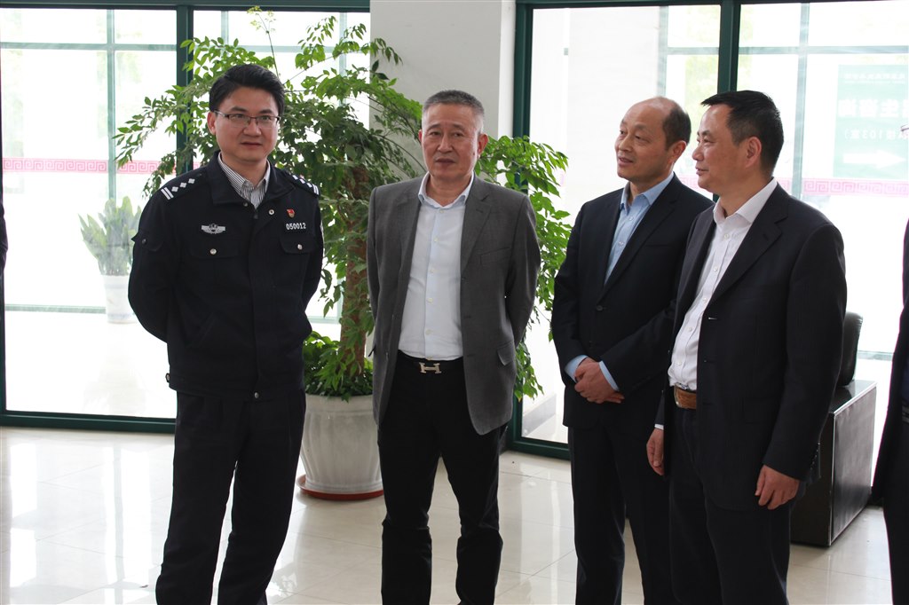 1常州市公安局黨委委員、政治部主任汪勤永親臨現(xiàn)場(chǎng)指導(dǎo)工作.JPG
