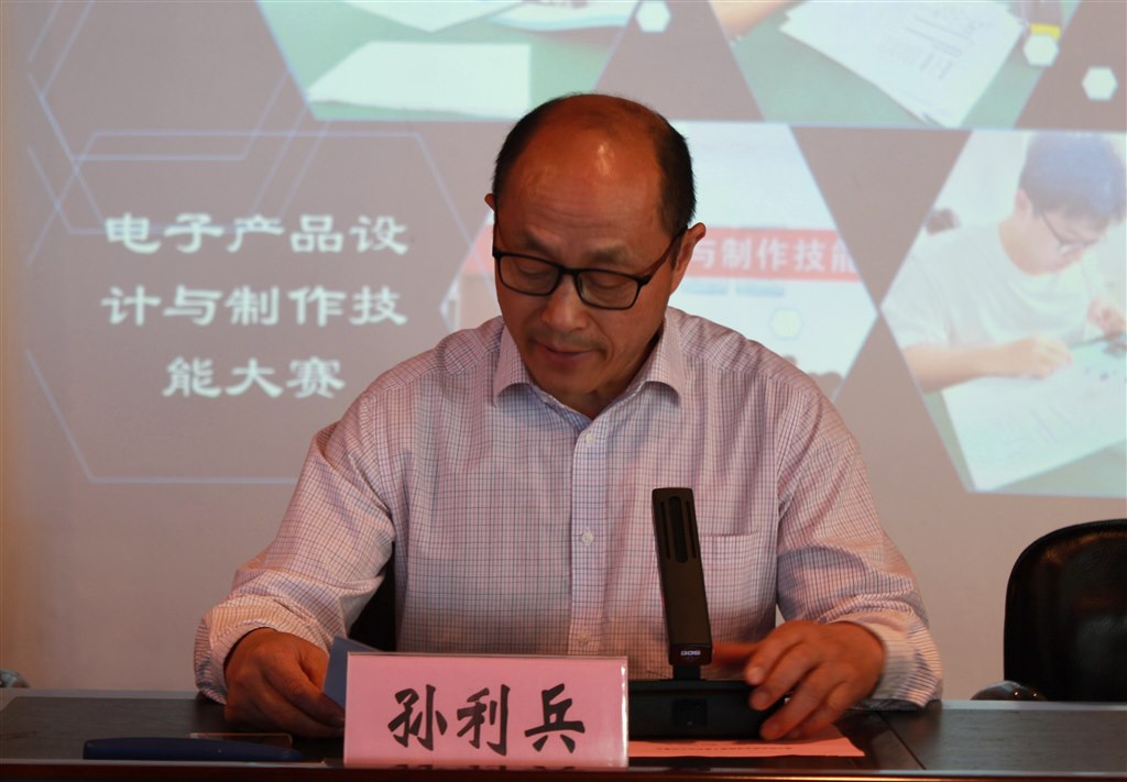 3執(zhí)行校長(zhǎng)孫利兵致辭.JPG 3執(zhí)行校長(zhǎng)孫利兵致辭.JPG