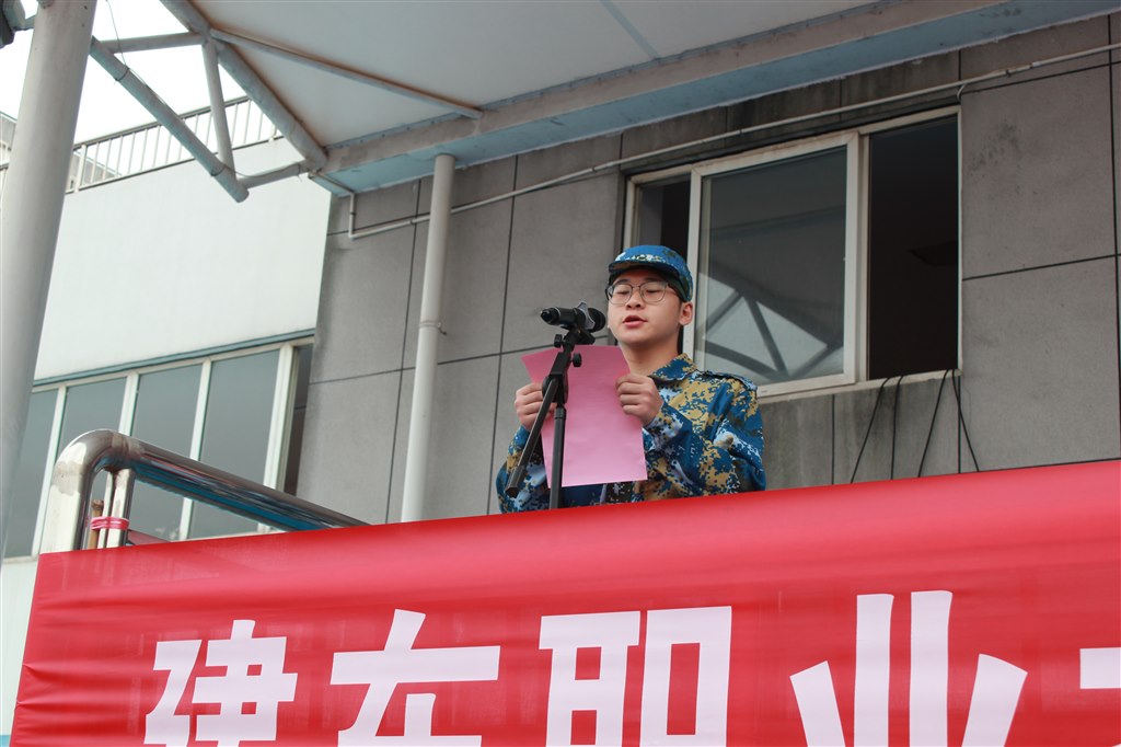 7學生發(fā)言.JPG 7學生發(fā)言.JPG