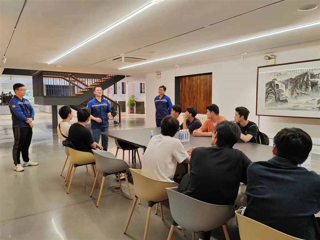 參觀企業(yè)3.jpg 參觀企業(yè)3.jpg