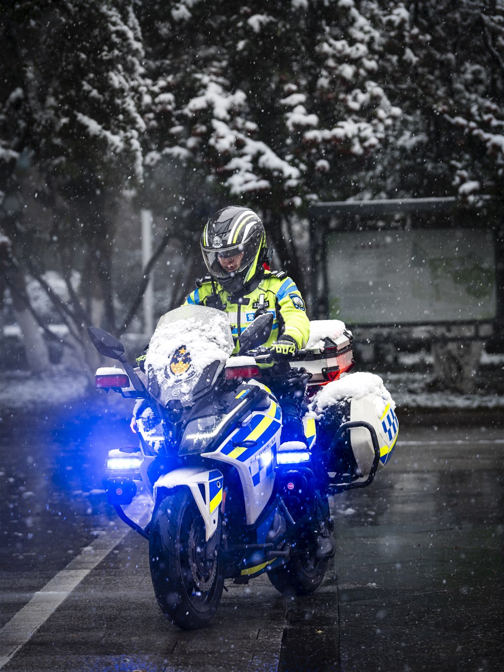 二等獎(jiǎng) 22電子商務(wù)2班石俊杰《雪騎》.jpg