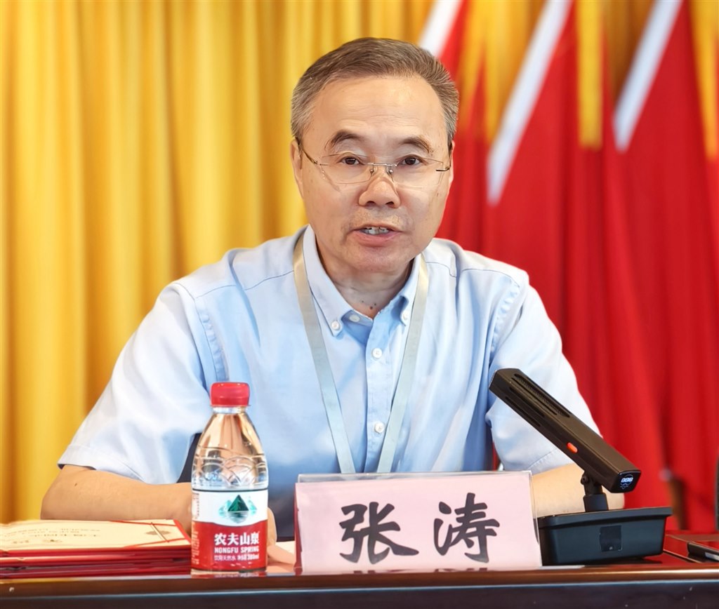 4-張濤副校長-宣讀專業(yè)帶頭人骨干教師聘任決定.jpg 4-張濤副校長-宣讀專業(yè)帶頭人骨干教師聘任決定.jpg