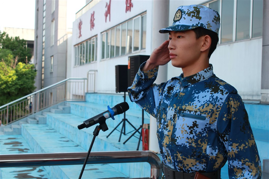 學(xué)生發(fā)言.JPG 學(xué)生發(fā)言.JPG