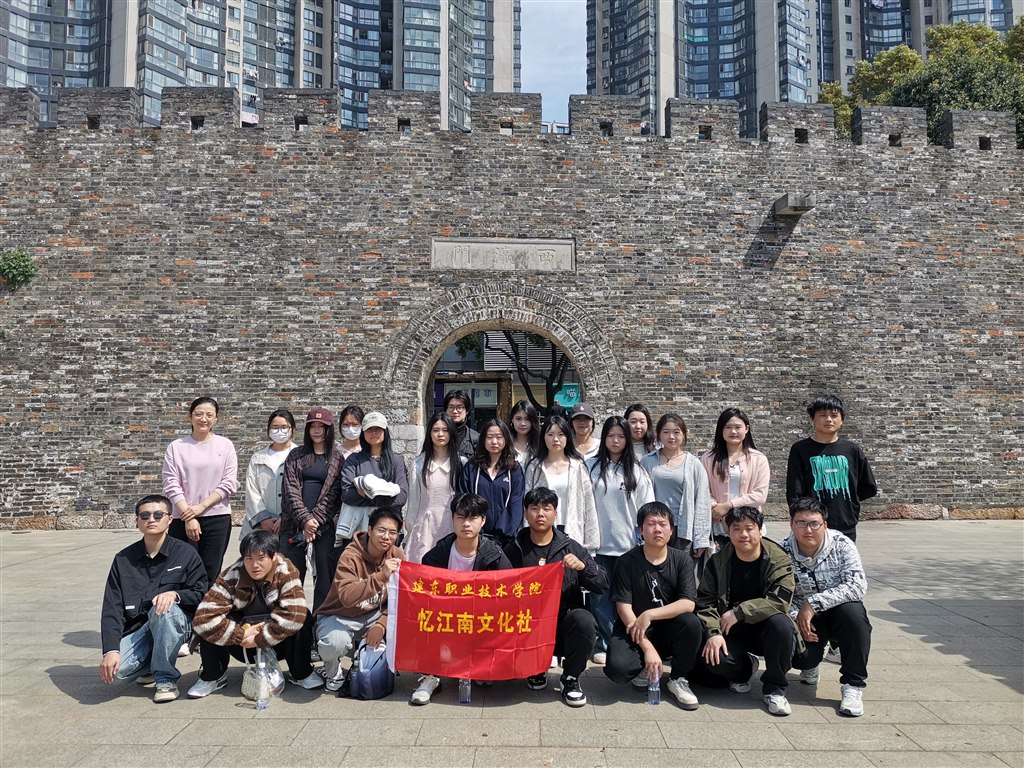 4在西瀛里古城墻.jpg