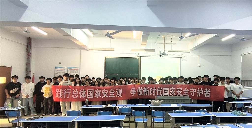 全體師生合影.jpg