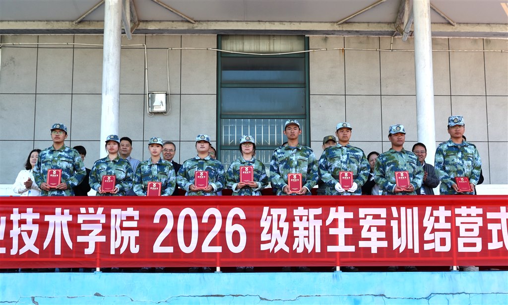 獎(jiǎng)6—軍訓(xùn)優(yōu)秀標(biāo)兵代表.JPG
