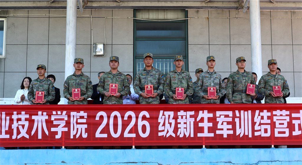 獎(jiǎng)4—軍訓(xùn)優(yōu)秀教官.JPG